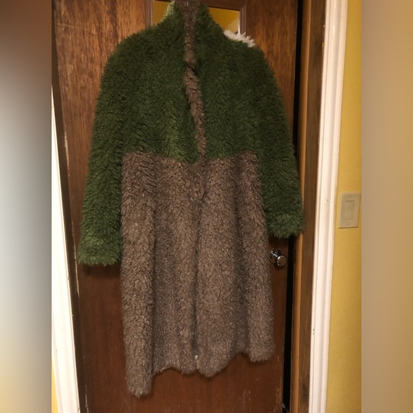 NWT Audrey Colorblocked Faux Fur Coat Medium Size - Picture 6 of 7